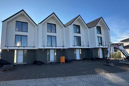 Haus Eichenzell - 4 Zimmer, 135 m&sup2;, 1.950&euro; | Angebot:25525287