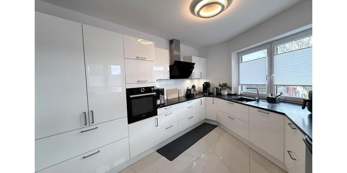 Etagenwohnung Wiesbaden Biebrich - 4 Zimmer, 114 m&sup2;, 2.000&euro; | Angebot:26038493