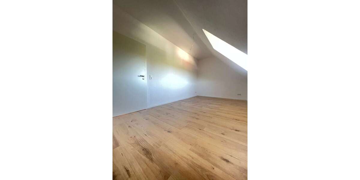 Sanierte und gepflegte 3ZKB Dachgeschosswohnung in St. Ingbert-Rentrisch - Dachgeschoßwohnung Sankt Ingbert | Angebot:27197100