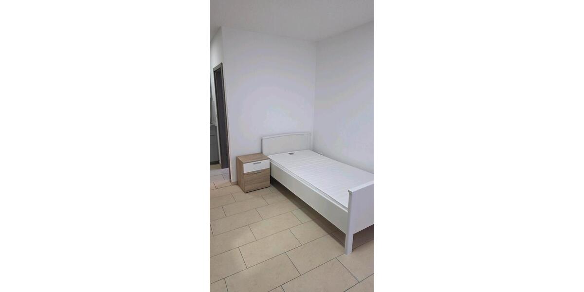 Modernes WG Zimmer mit eigene Bad nur für Frauen Wohngemeinschaft 3 zimmer