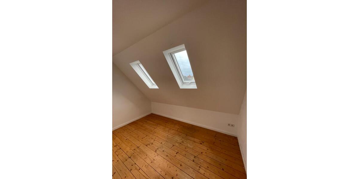 Dachgeschoßwohnung Detmold Hiddesen - 4 Zimmer, 70 m&sup2;, 875&euro; | Angebot:26042255