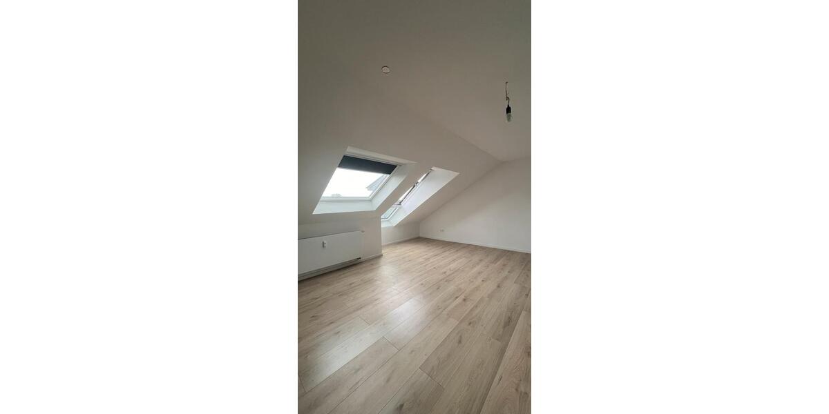 Kernsanierte Dachgeschoss Wohnung Loft 2 zimmer