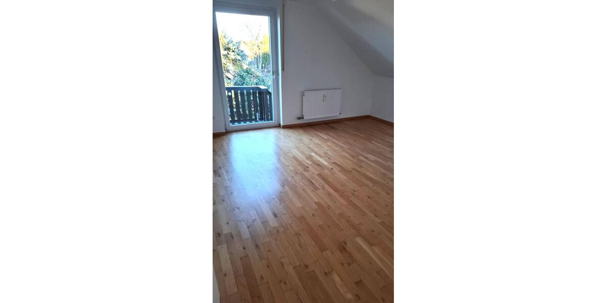 Großzügige DG-Wohnung mit großer Terrasse und Garage 4 zimmer