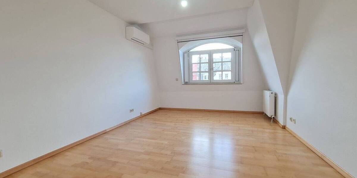 Etagenwohnung Frankfurt am Main Sachsenhausen - 3 Zimmer, 90 m&sup2;, 1.850&euro; | Angebot:26733538