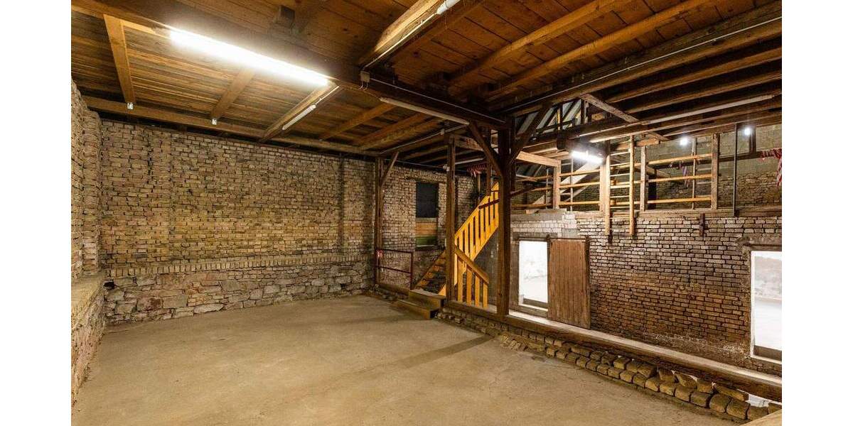 Gewerbeobjekt Bischofsheim - 5 Zimmer, 267 m&sup2;, 4.260&euro; | Angebot:25814102