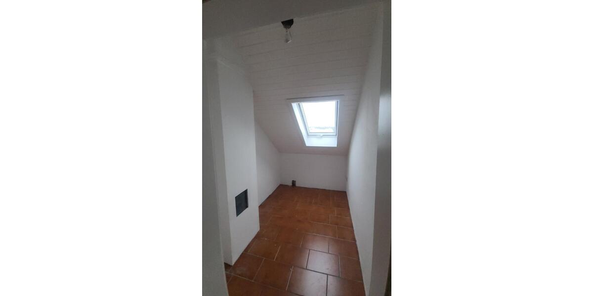 Dachgeschoßwohnung Enger - 2.5 Zimmer, 66 m&sup2;, 600&euro; | Angebot:25155076