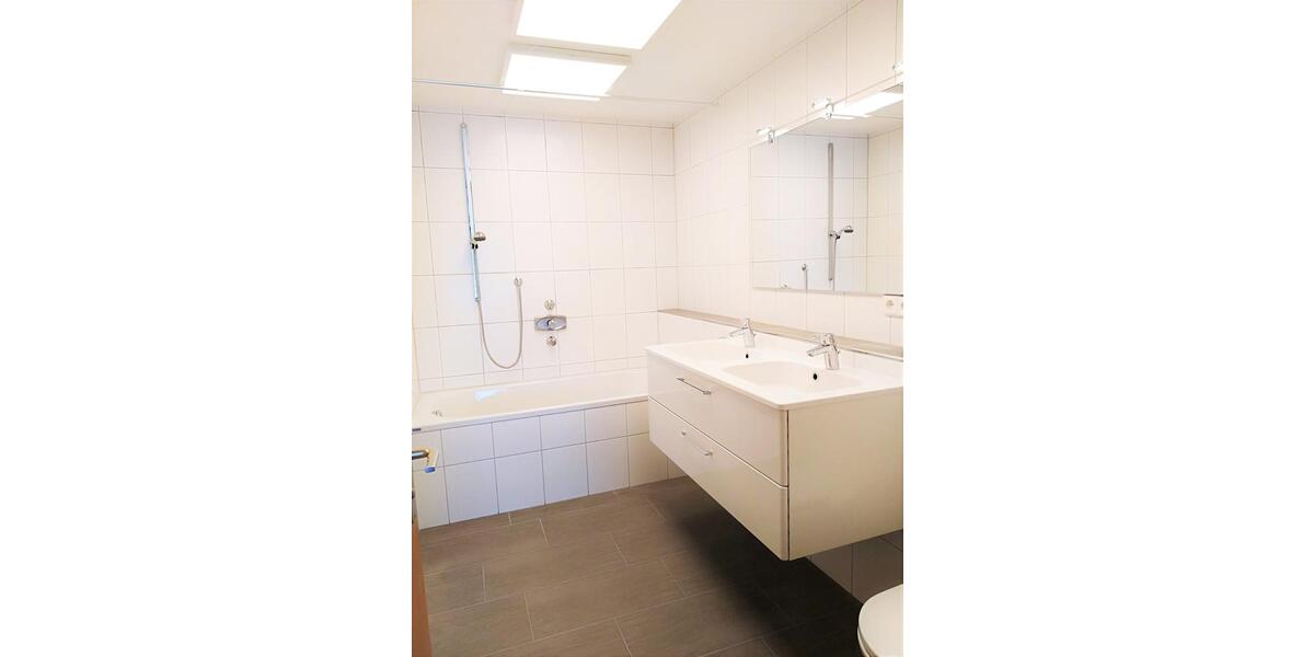 Dachgeschoßwohnung Bad Boll - 3.5 Zimmer, 94 m&sup2;, 1.050&euro; | Angebot:26582541