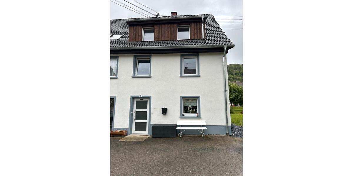 Etagenwohnung Blumberg - 4 Zimmer, 110 m&sup2;, 1.200&euro; | Angebot:26503218