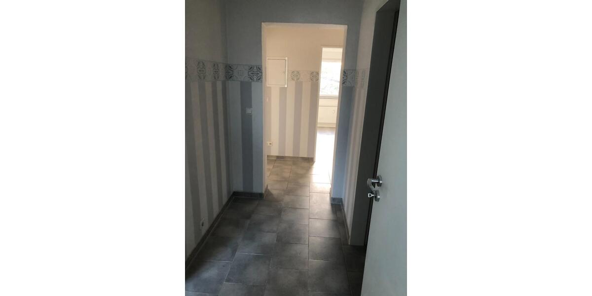 70 qm Wohnung mit Balkon, renoviert zu vermieten 6 zimmer