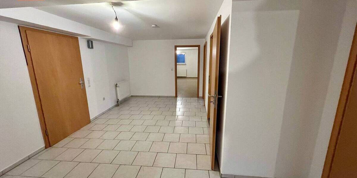 Etagenwohnung Gundelsheim - 4 Zimmer, 126 m&sup2;, 750&euro; | Angebot:26217597