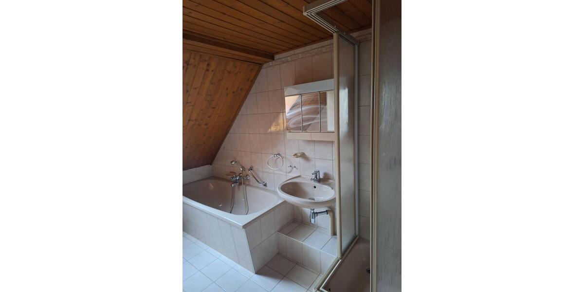 Dachgeschoßwohnung Pößneck - 2.5 Zimmer, 60 m&sup2;, 750&euro; | Angebot:24672571