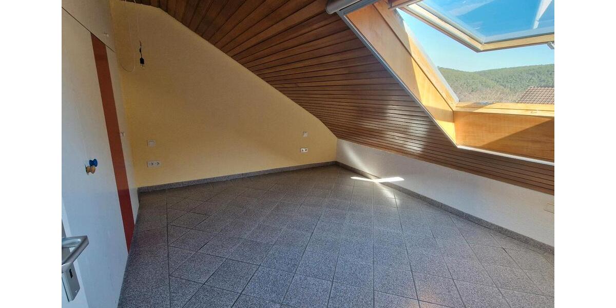 Dachgeschoßwohnung Bad Dürkheim - 2 Zimmer, 61 m&sup2;, 800&euro; | Angebot:25943977