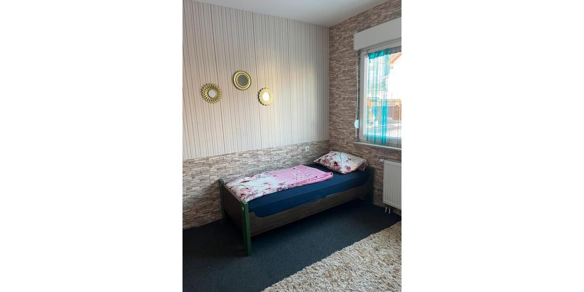Wohnen auf Zeit Albstadt Gemarkung Onstmettingen - 8 Zimmer, 20 m&sup2;, 20&euro; | Angebot:26251925