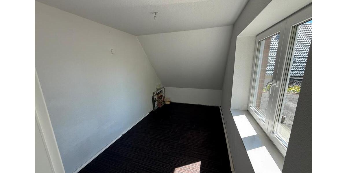 Dachgeschoßwohnung Schortens - 3 Zimmer, 98 m&sup2;, 860&euro; | Angebot:26610293