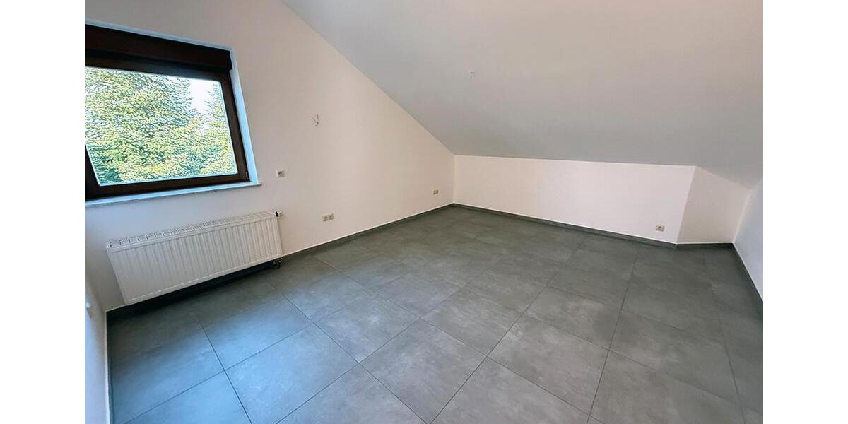 Dachgeschoßwohnung Issum - 5 Zimmer, 140 m&sup2;, 1.300&euro; | Angebot:26249906