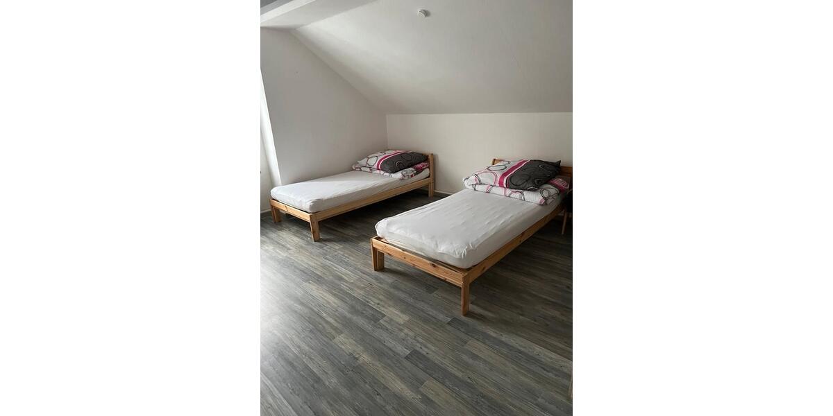 Hochparterre Arzberg - 2 Zimmer, 80 m&sup2;, 22&euro; | Angebot:26638649