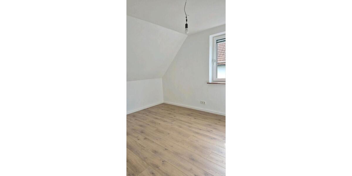 Erstbezug nach Sanierung lichtdurchflutete 3.5 Zi DG-Wohnung 3 zimmer