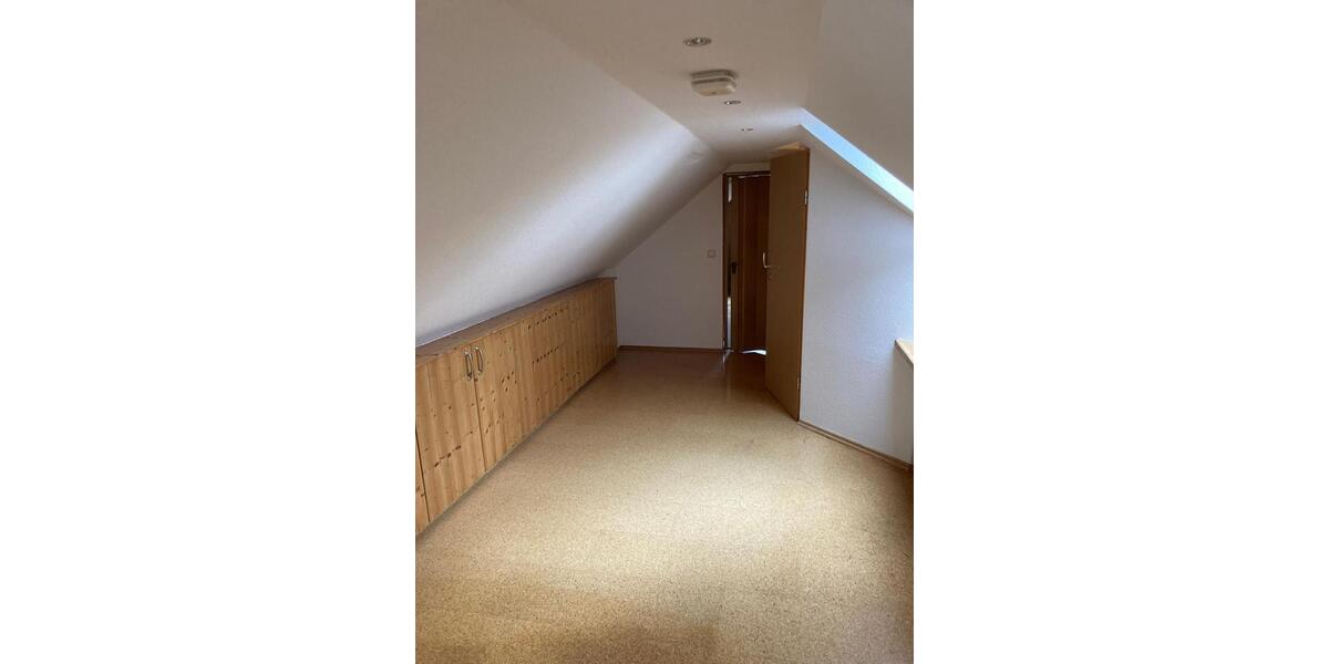 Dachgeschoßwohnung Bastheim - 4 Zimmer, 80 m&sup2;, 520&euro; | Angebot:26022262