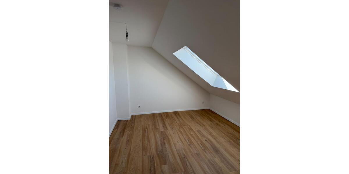 Dachgeschoßwohnung Mönchengladbach Süd - 3 Zimmer, 97 m&sup2;, 1.500&euro; | Angebot:26101906