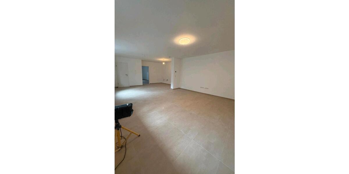 Etagenwohnung Ludwigshafen am Rhein - 2 Zimmer, 65 m&sup2;, 900&euro; | Angebot:26042574