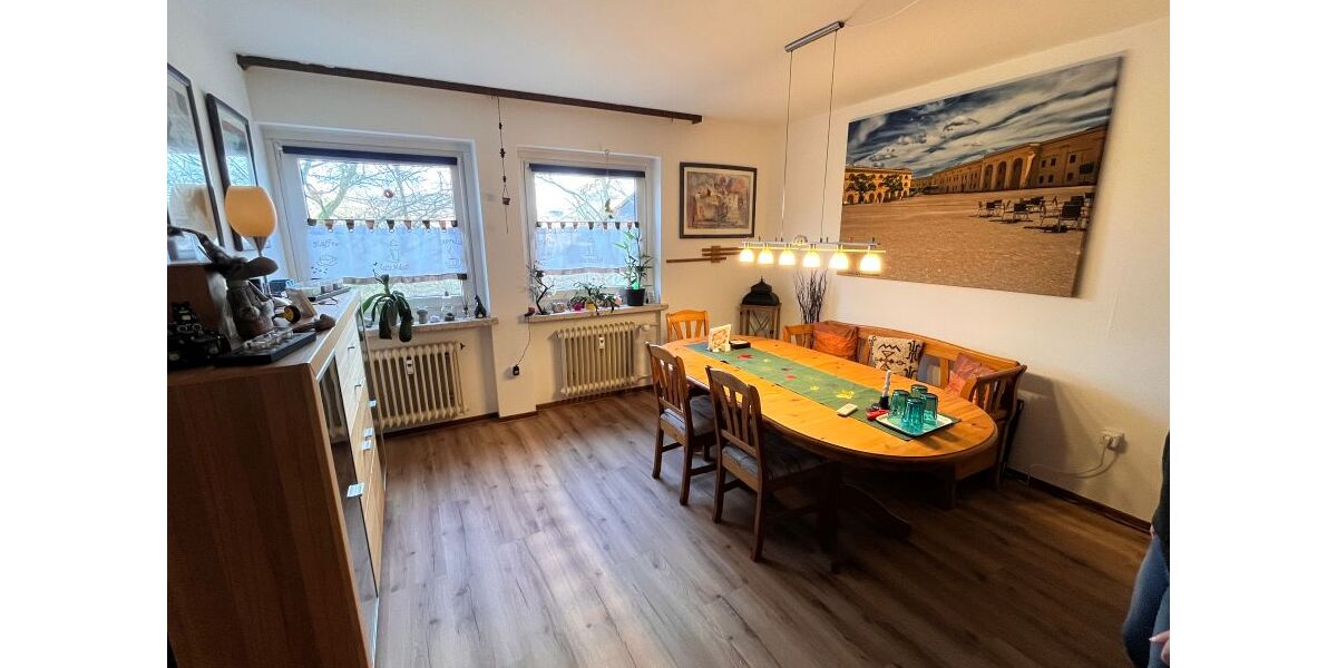 4 12 Zi., Küche, Bad, Gäste-WC, 2 x Loggia, Sauna, 4 zimmer