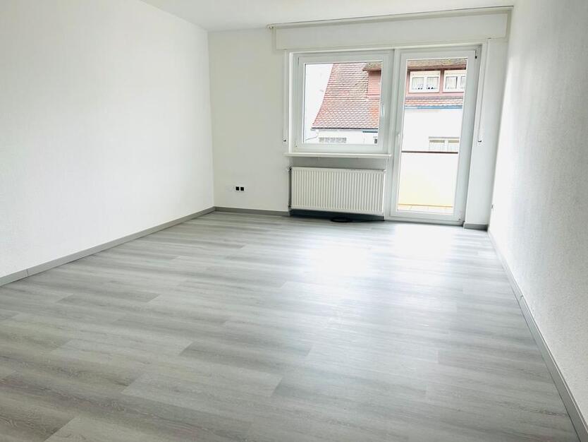 stilvolle, renovierte 3-Zimmerwohnung mit Balkon in Karlsruhe zimmer