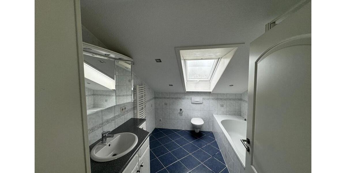 Dachgeschoßwohnung Lunden - 3 Zimmer, 67 m&sup2;, 580&euro; | Angebot:24382529