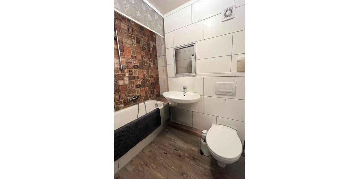 Dachgeschoßwohnung Oberlungwitz - 3 Zimmer, 55 m&sup2;, 300&euro; | Angebot:26003184