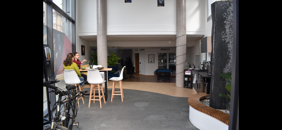 Open Space Arbeitsplätze direkt am Eugensplatz - All-in-Miete zimmer