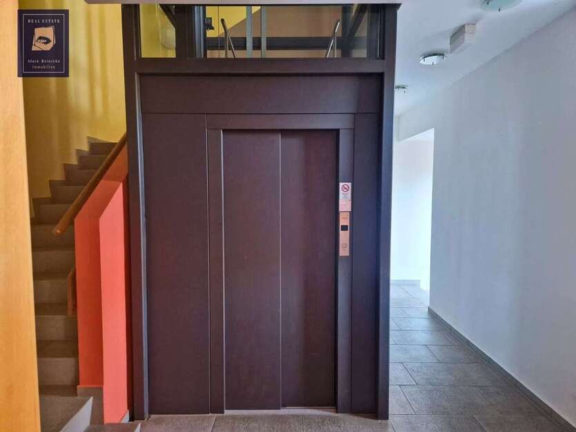 Firmenkomplex mit Garage und Einliegerwohnung 22 zimmer