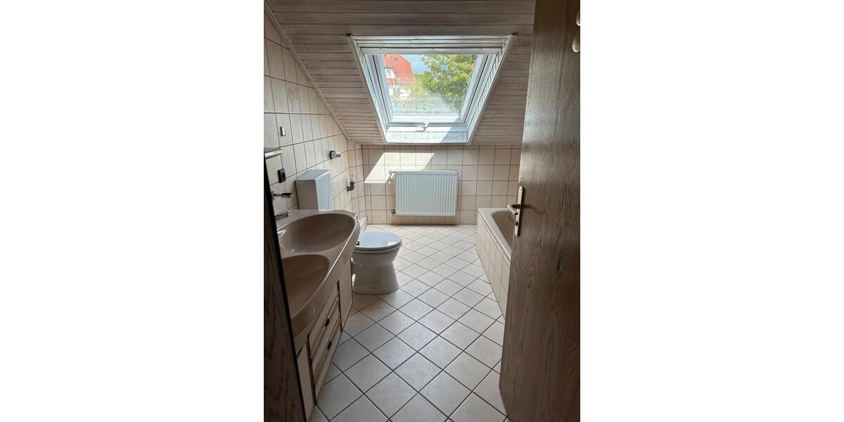 Dachgeschoßwohnung Nüsttal - 4 Zimmer, 90 m&sup2;, 900&euro; | Angebot:26455967