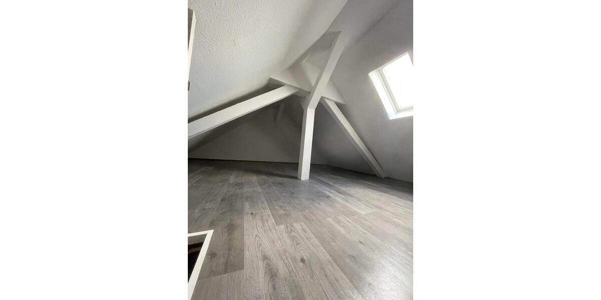 Helle Maisonette-Wohnung in Huttrop - Nähe Elisabeth Krankenhaus 4 zimmer