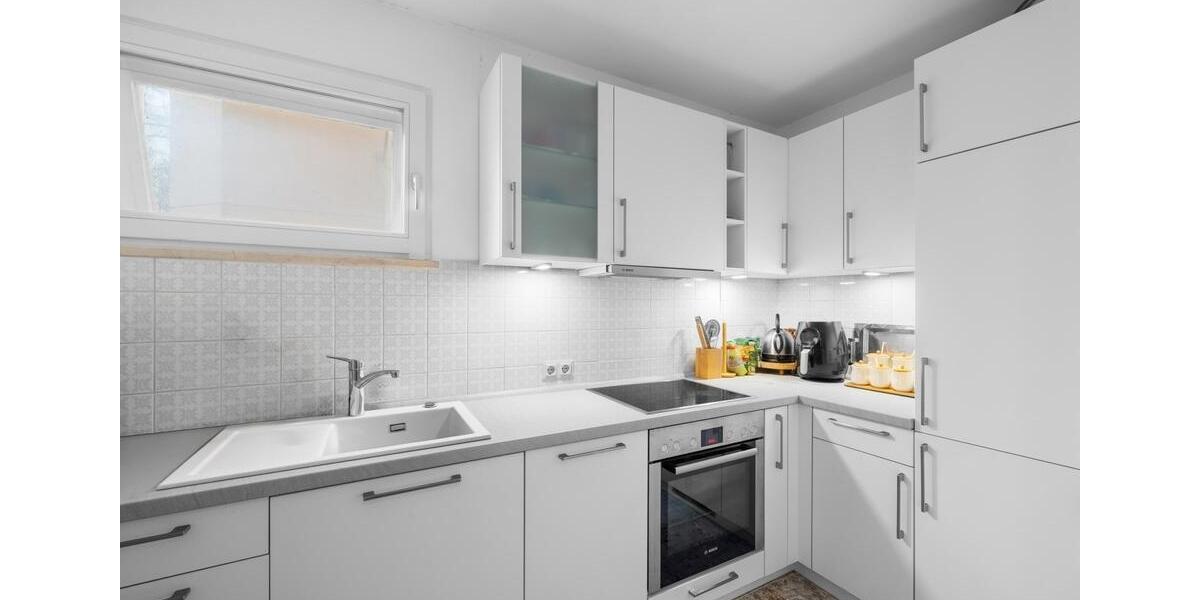 Gut geschnittene 2-ZKB mit EBK, Loggia und TG nahe City Galerie 2 zimmer