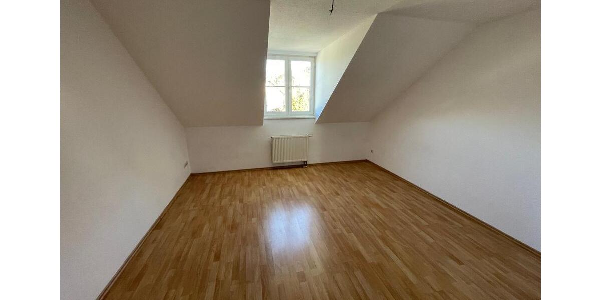 Dachgeschoßwohnung Bad Lobenstein - 3 Zimmer, 68 m&sup2;, 374&euro; | Angebot:26439295
