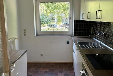 Attraktive 4-Zimmer-Wohnung mit Balkon & neuer Küche – Erstbezug nach Sanierung in Lübeck Kücknitz zimmer