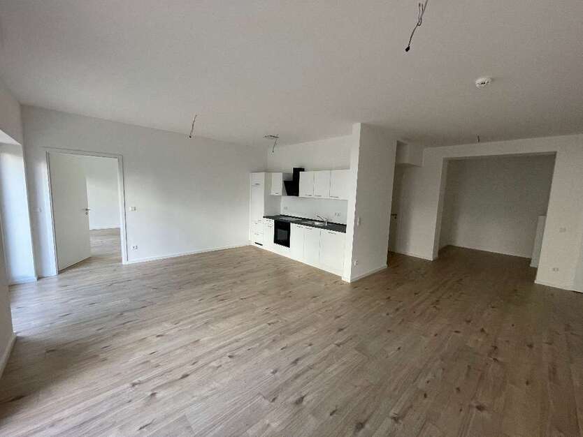 Wohnung zum Mieten in Regensburg 1.355 € 105.3 m² 3 zimmer