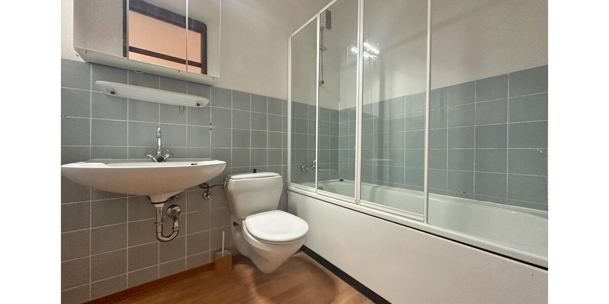 Helle 3-Zimmer-Wohnung mit Balkon - frisch renoviert - KDB 3 zimmer