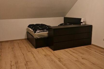 Möbliertes Zimmer in schöner 3-Zimmer Wohnung zu vermieten zimmer