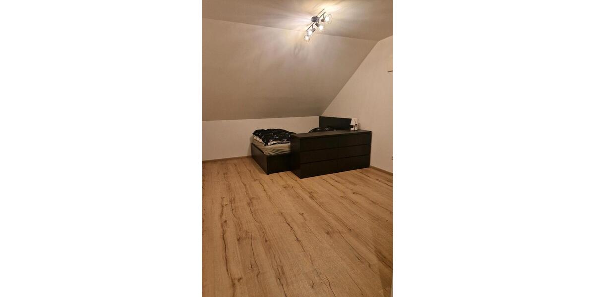 Möbliertes Zimmer in schöner 3-Zimmer Wohnung zu vermieten zimmer