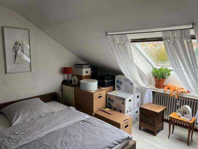 NEUSS DREIKÖNIGENVIERTEL- GEMÜTLICHE ZWEIZimmer- DACHGESCHOSS- Wohnung MIT BALKON