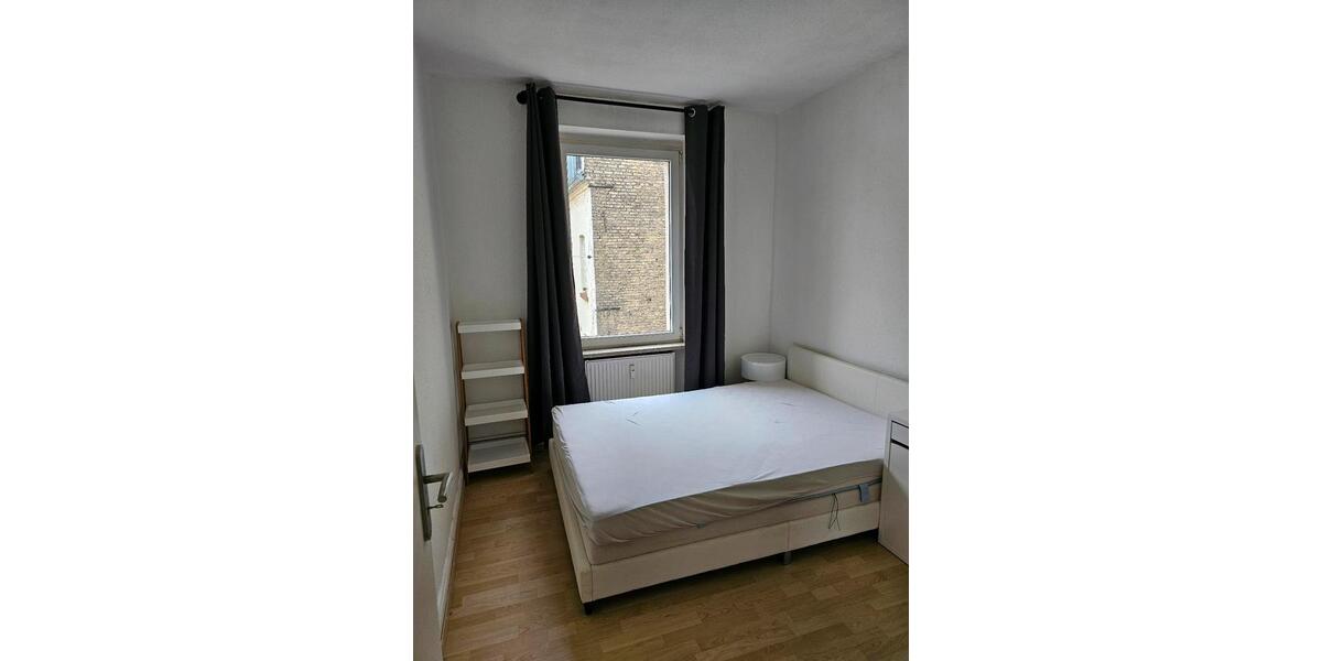 Dachgeschoßwohnung Wiesbaden Biebrich - 2 Zimmer, 32 m&sup2;, 900&euro; | Angebot:24858305