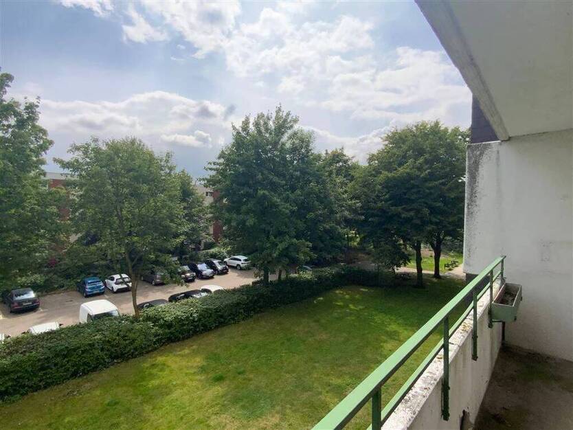Helle, gut aufgeteilte 2 Zimmer mit Balkon und PKW-Stellplatz in ruhiger Lage Gartenstadt-Vahr