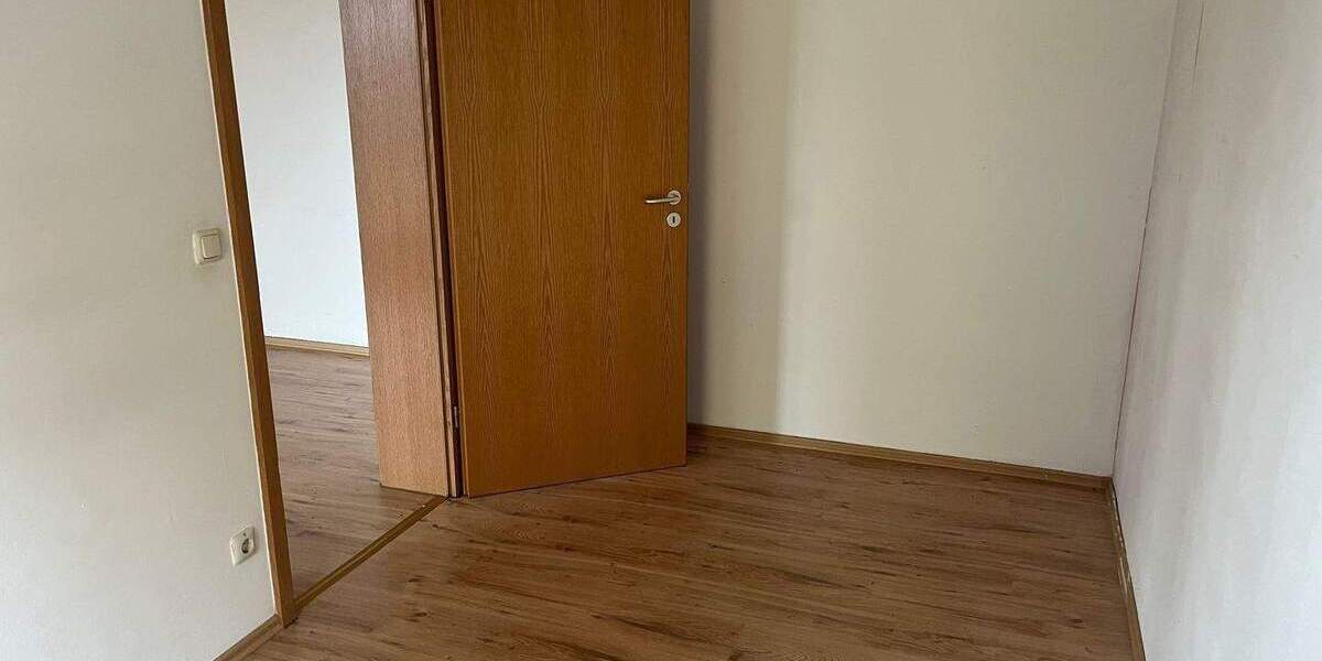 Sehr hübsche 1 12 Zimmer-Wohnung im 1. OG (Aufzug) mit Einbauküche, Balkon und Tiefgaragen-Stellplatz 1 zimmer