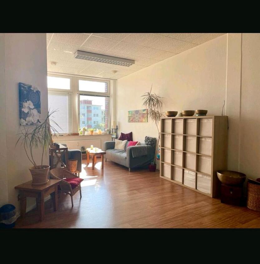 Heller Praxisraum 1 TagWoche zur Untermiete in Ottensen zimmer