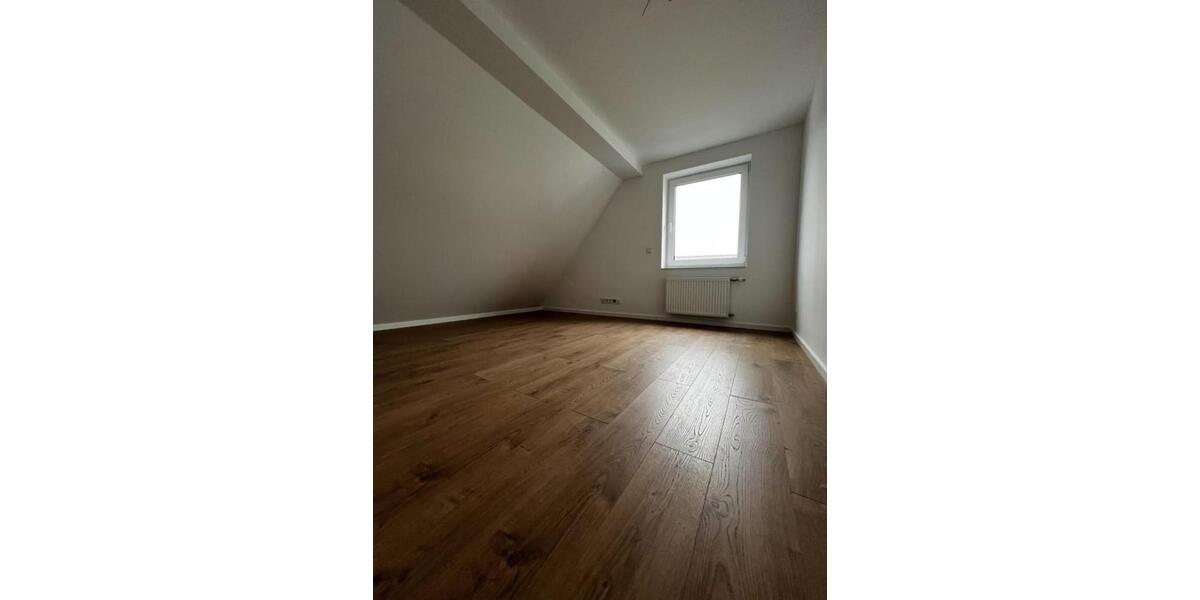 Dachgeschoßwohnung Siegen - 4 Zimmer, 95 m&sup2;, 450&euro; | Angebot:24665008