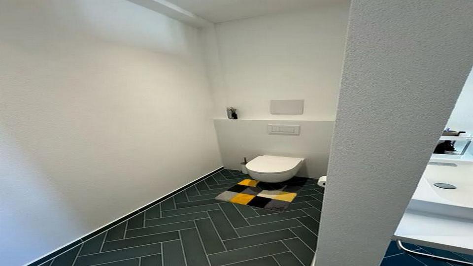Geschmackvolle und geräumige Wohnung mit zwei Zimmern sowie Balkon