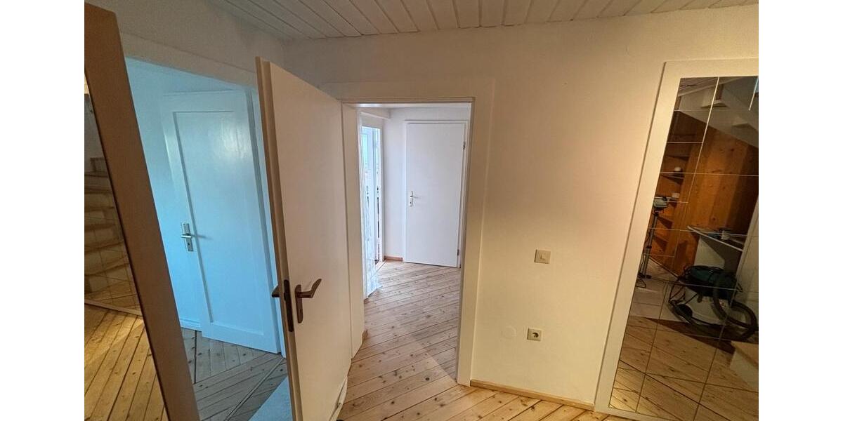 Etagenwohnung Fußgönheim - 2.5 Zimmer, 91 m&sup2;, 1.420&euro; | Angebot:25614873