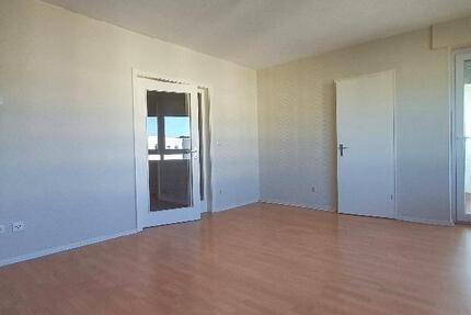 4-Zimmer-Wohnung mit Balkon zimmer