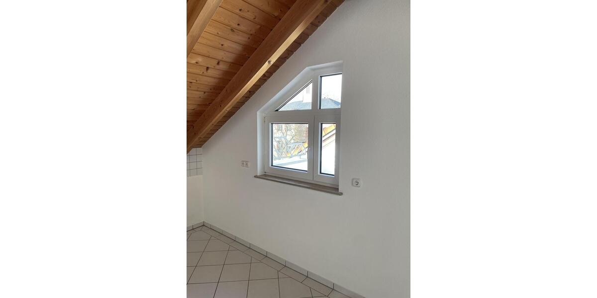 Dachgeschoßwohnung Bischofsheim - 3 Zimmer, 119 m&sup2;, 1.300&euro; | Angebot:24421774