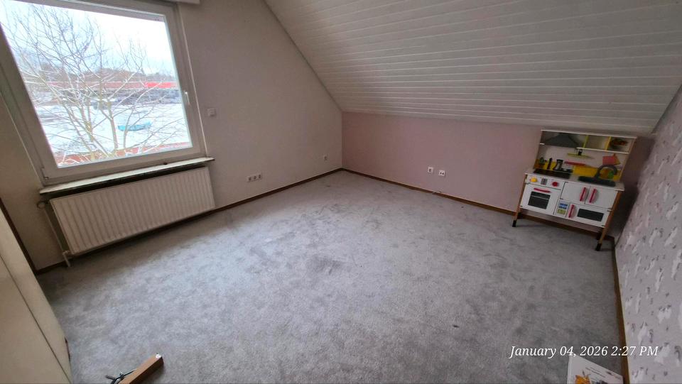 Dachgeschosswohnung zu Vermieten 4 zimmer